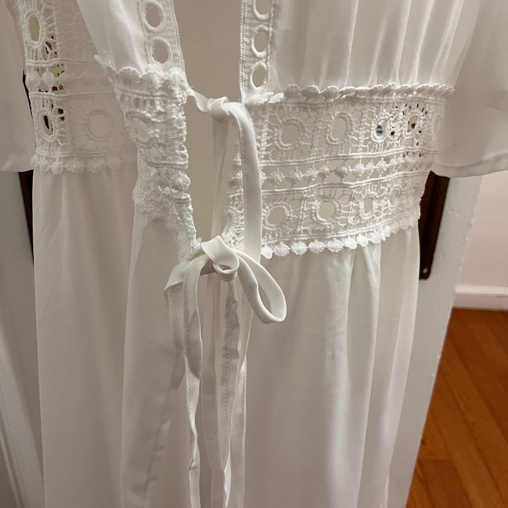 Source Unknown White Elegant Sheer Robe - Picture 2 of 6